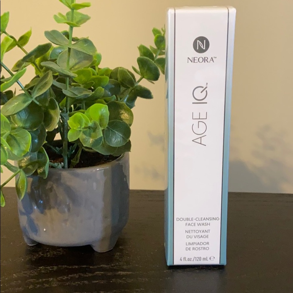 Neora AgeIQ Doubling-Cleansing Face Wash